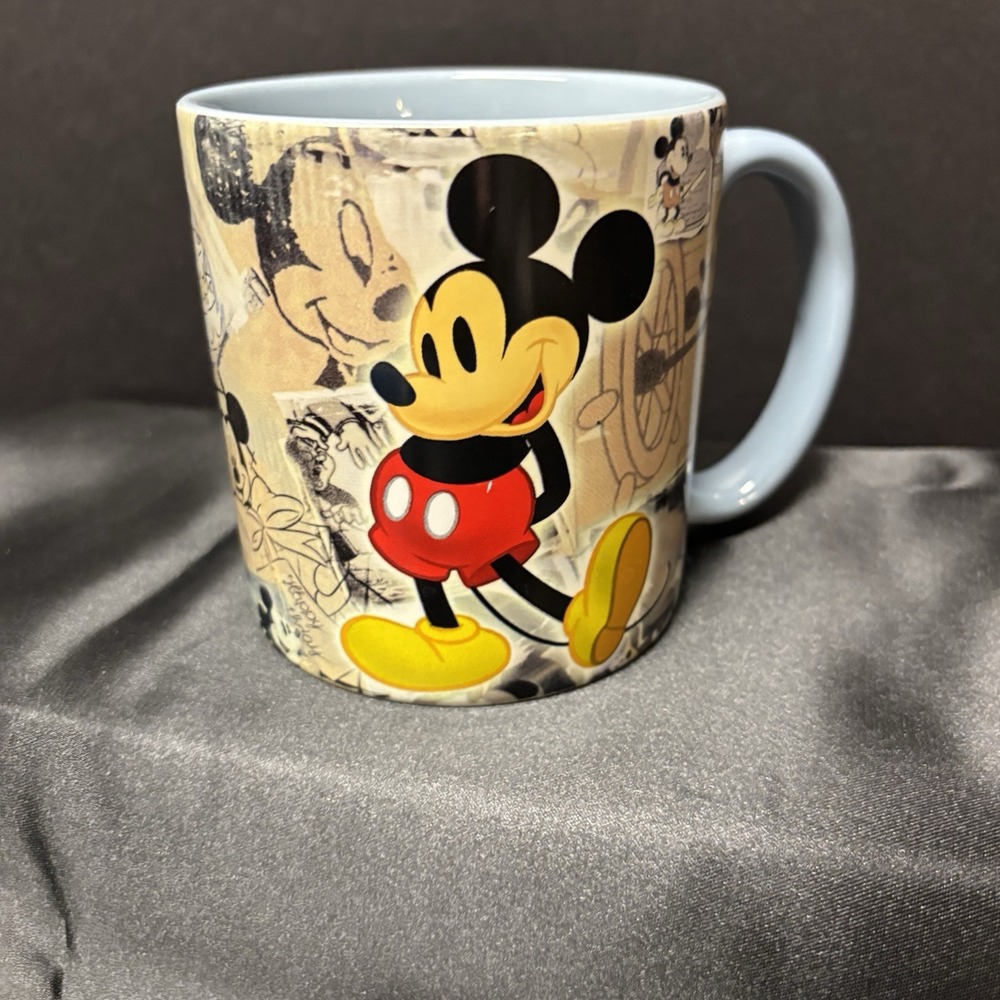 2003 Mickey Mouse Newspaper Collage‎ Large Coffee Cup Mug Disney World  4.75x5.8
